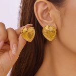 Lustrous Love Studs earring - Image 4