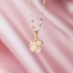 clover pendant necklace